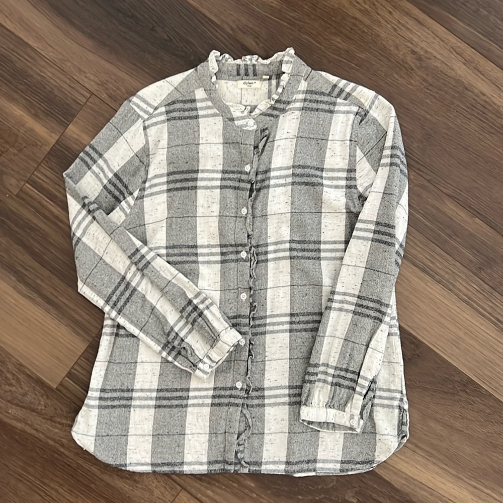 Dylan gray fleck button up blouse size Large